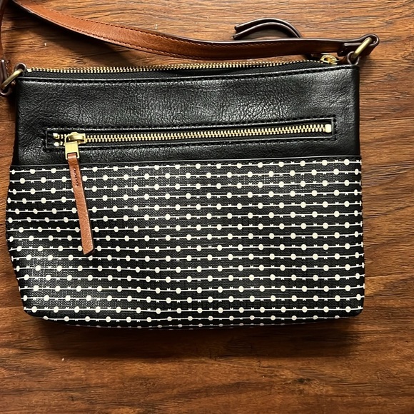 Black and White Fossil Crossbody - Picture 5 of 6